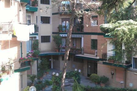 Casa Vivi' - Airport And City Apartment Napoli Bagian luar foto